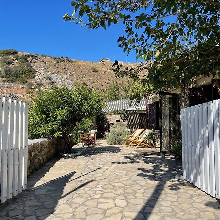 Villa La Familia Maison Traditionnelle 플라키아스 외부 사진
